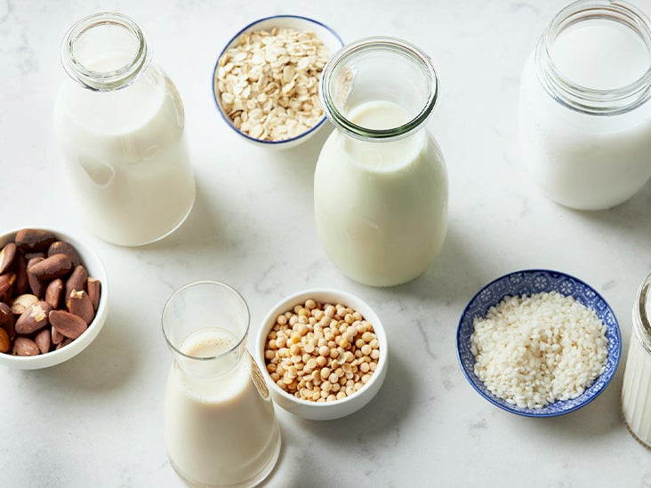 11 Delicious Substitutes For Coconut Milk