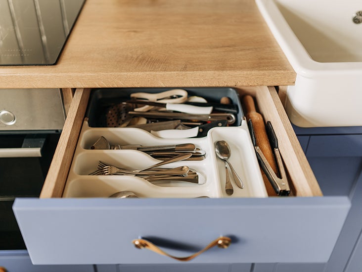 Leaving the Drawers Open A Sign of Undiagnosed ADHD? Psych Central